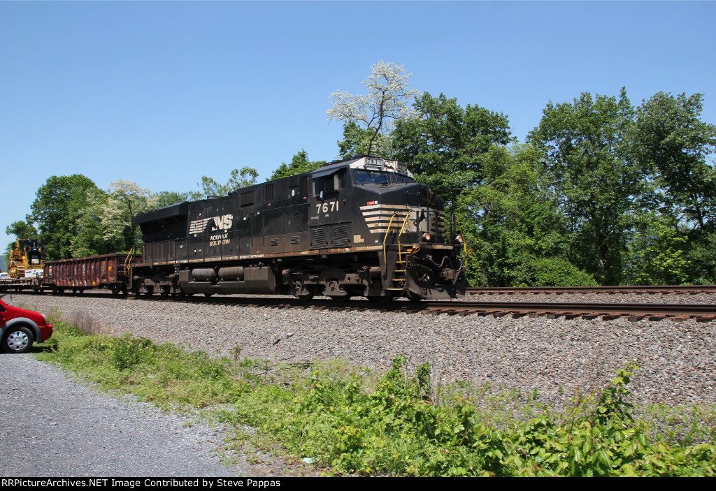 NS 7671 leading a manifest train down the siding at Cove PA